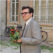 Laureato in lettere classiche offre lezioni di Italiano, storia, geografia, latino, greco, storia dell'arte per medie e superiori